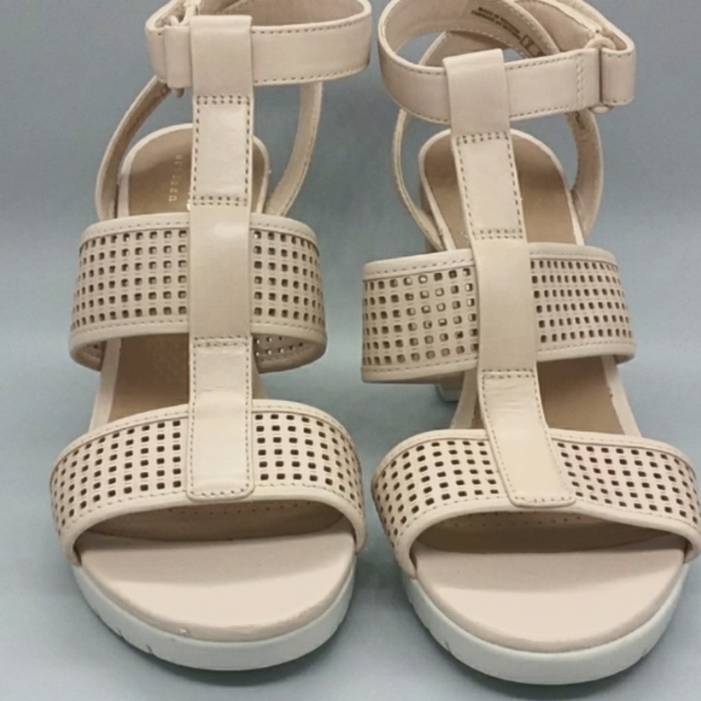 NWT ✨️CLarks Artisan Pastina Castle Leather Heeled Sandals 👡BEIGE SZ 8.5M